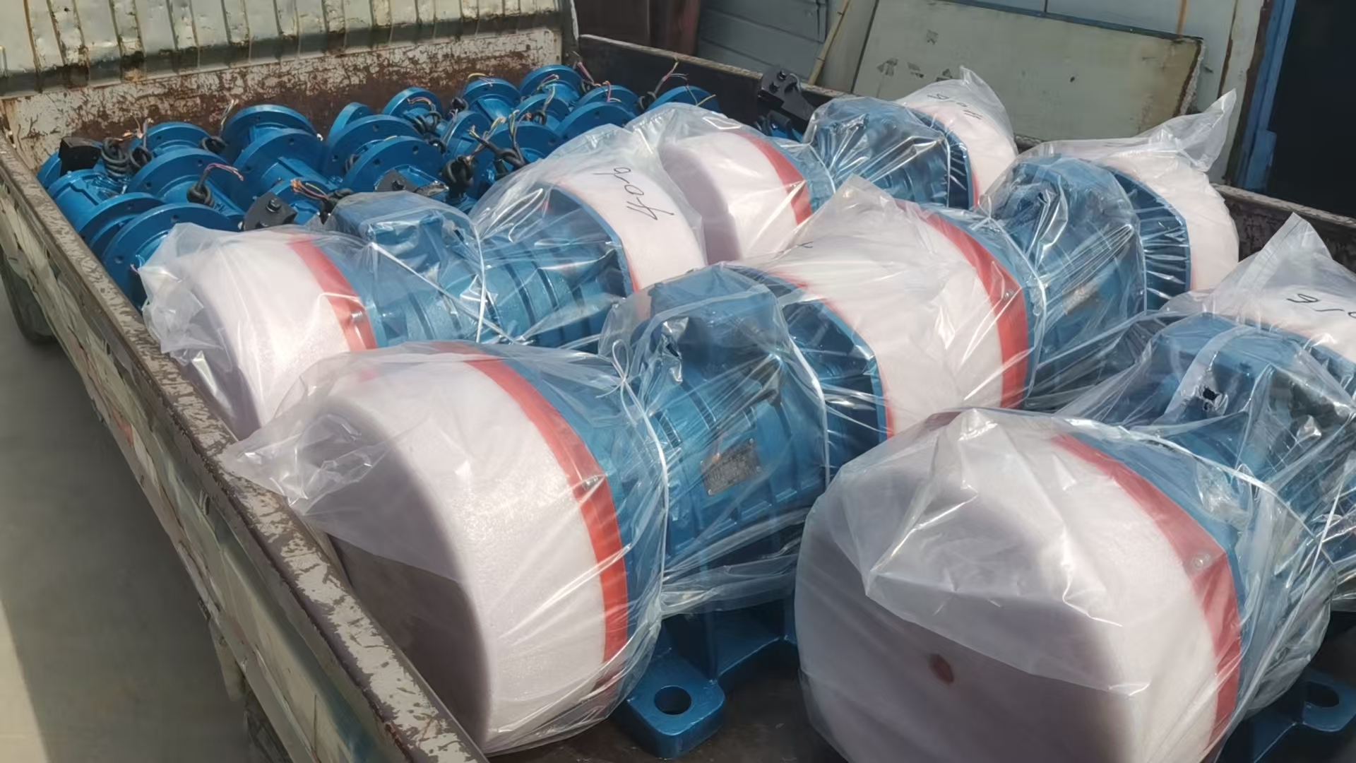 三江YZS振動(dòng)電機(jī)，YZUL立式電機(jī)發(fā)貨